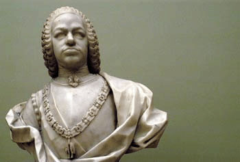 Busto de Fernando VI, luciendo el Collar de la Orden del Toisón de Oro